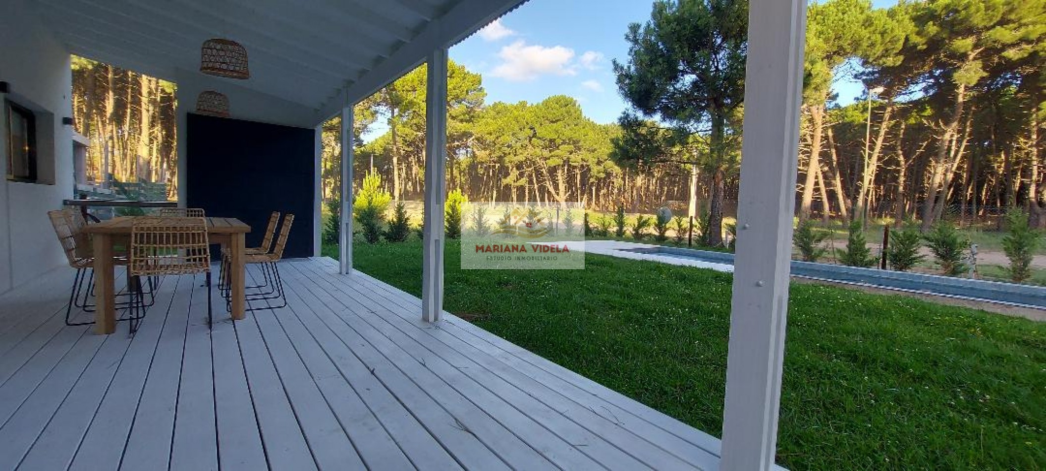 Casa en venta en Pinamar "LA BLANCA". Barrio Pioneros.