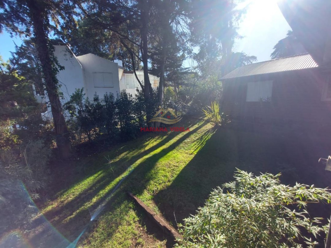 Casa en venta en Carilo, tipo cabaña.