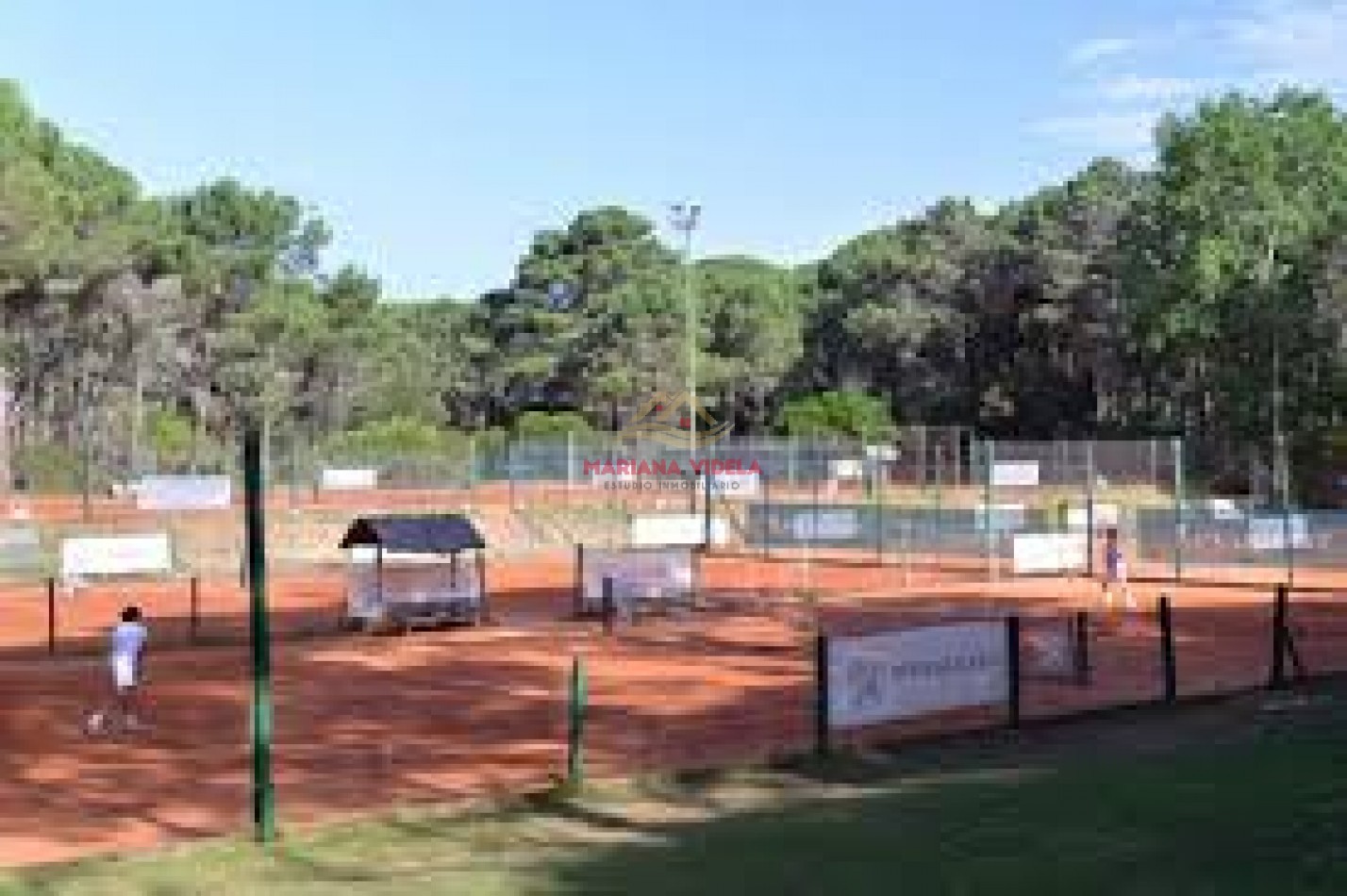 TERRENO EN VENTA EN CARILO. ZONA 2. FRENTE AL TENIS.
