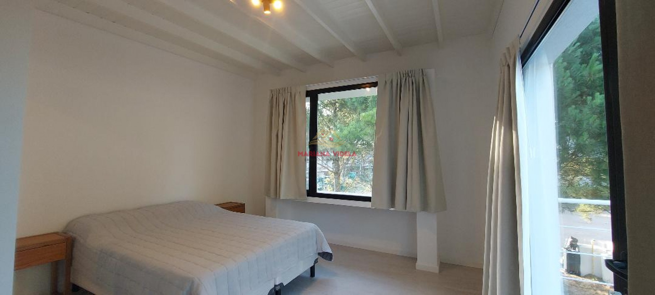 Casa en venta en Pinamar "LA BLANCA". Barrio Pioneros.