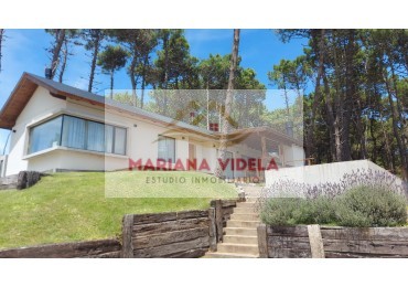 Casa en venta en Pinamar "LA CASA EN EL BOSQUE". Barrio Pioneros.