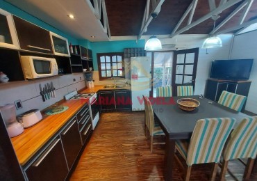 Casa en venta en Carilo, tipo cabaña.
