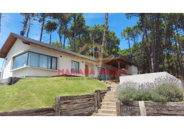 Casa en venta en Pinamar "LA CABAÑA FAMILIAR". Barrio Pioneros.
